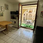 Studio 3 Pers Climatise Renove, Au Calme, Idealement Situe Proche St Raphael-St Tropez, Plage Et Commerces A Pieds