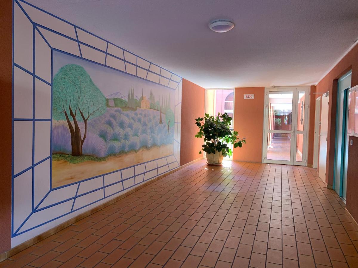 Appartement 3 Pers Climatise Renove, Au Calme, Idealement Situe Proche St Raphael-st Tropez, Et Commerces A Pieds Fréjus