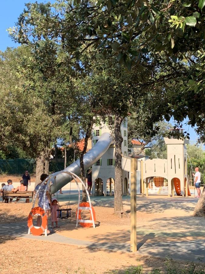 Appartement 3 Pers Climatise Renove, Au Calme, Idealement Situe Proche St Raphael-st Tropez, Et Commerces A Pieds *