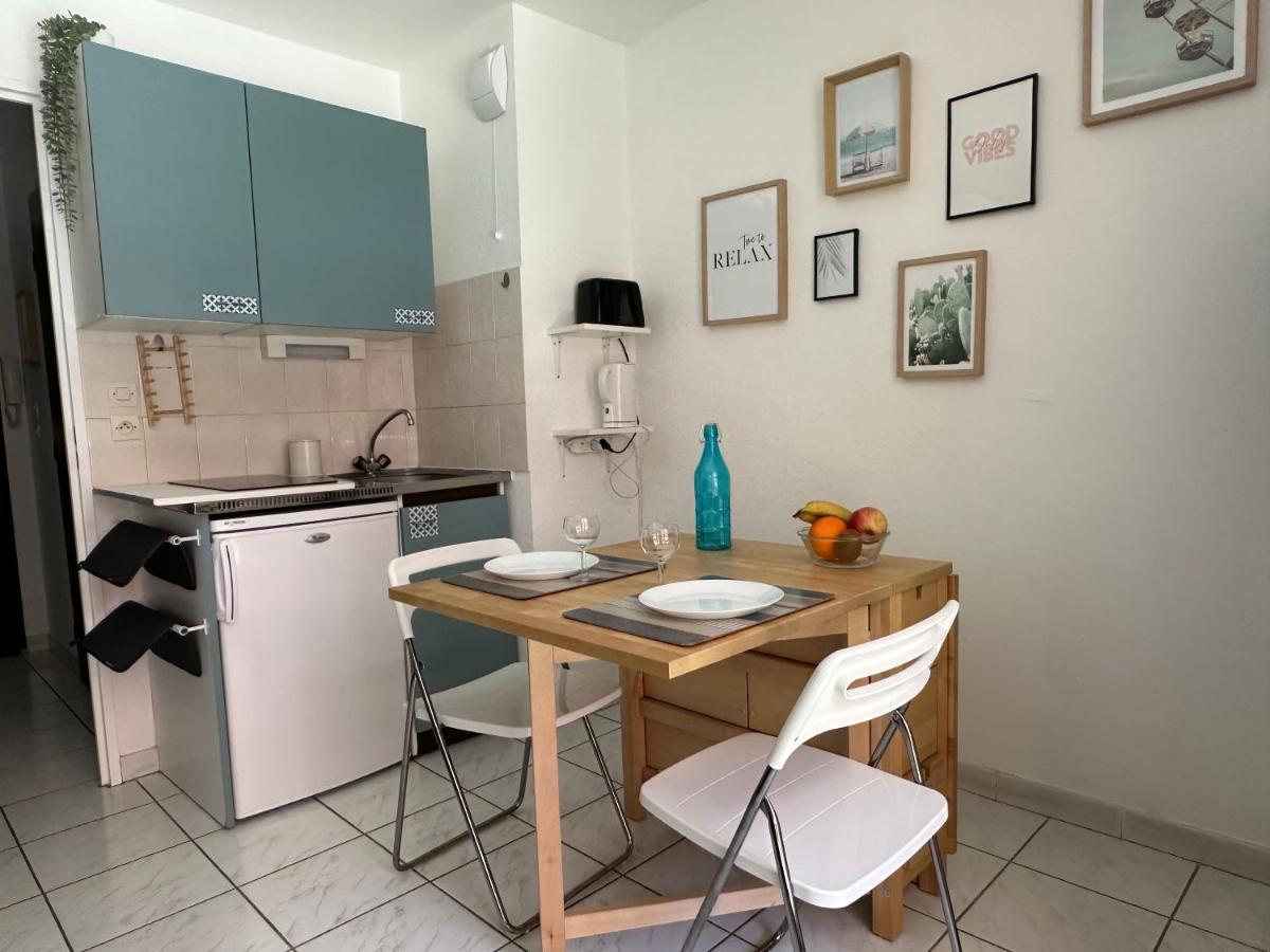 Appartement 3 Pers Climatise Renove, Au Calme, Idealement Situe Proche St Raphael-st Tropez, Et Commerces A Pieds *