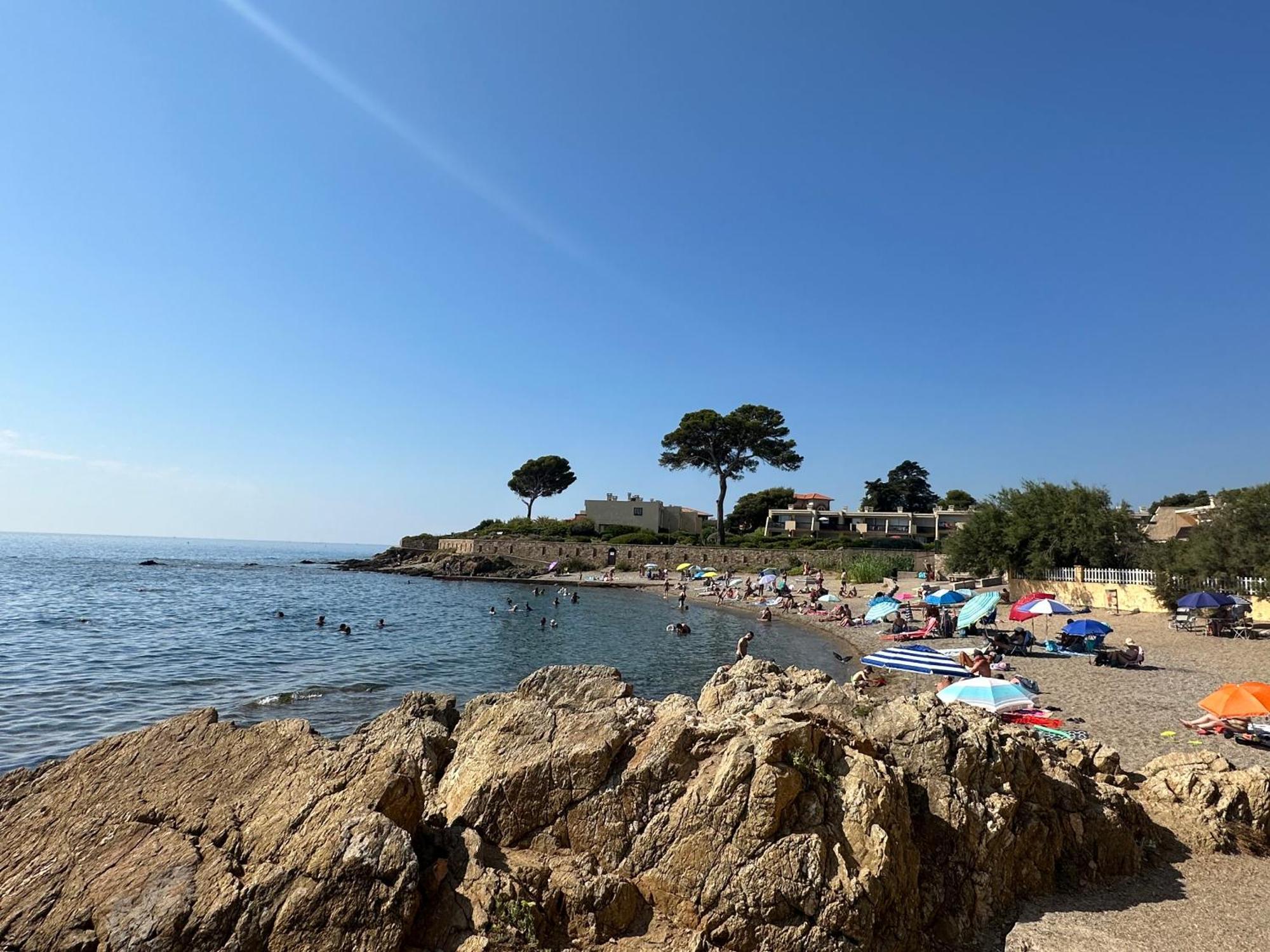 3 Pers Climatise Renove, Au Calme, Idealement Situe Proche St Raphael-st Tropez, Et Commerces A Pieds Appartement